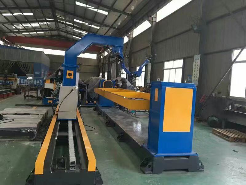 Maximizing Reach: Why Your Robot Needs a 7th Axis Linear Track